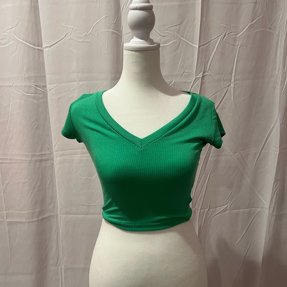 v neck tight crop baby tshirt